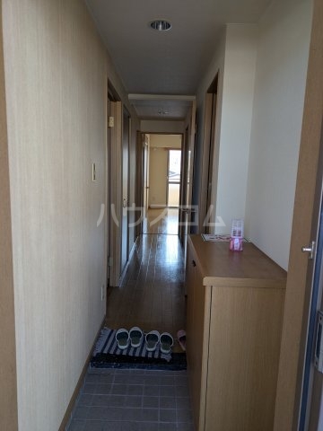 27/30 エントランス