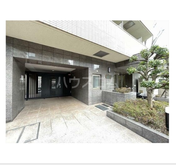 17/17 エントランス