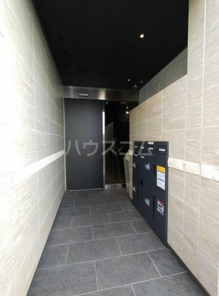 16/21 エントランス