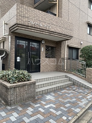 21/29 エントランス