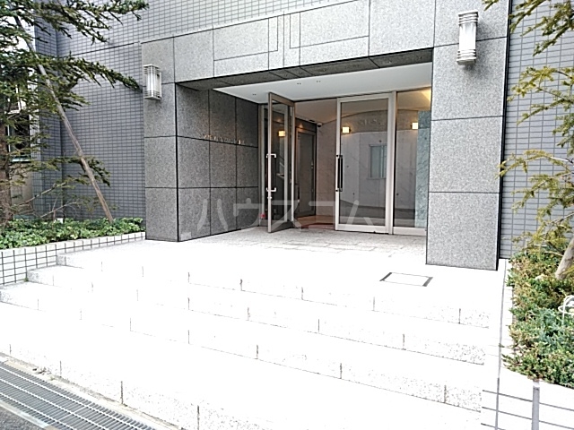 23/30 エントランス