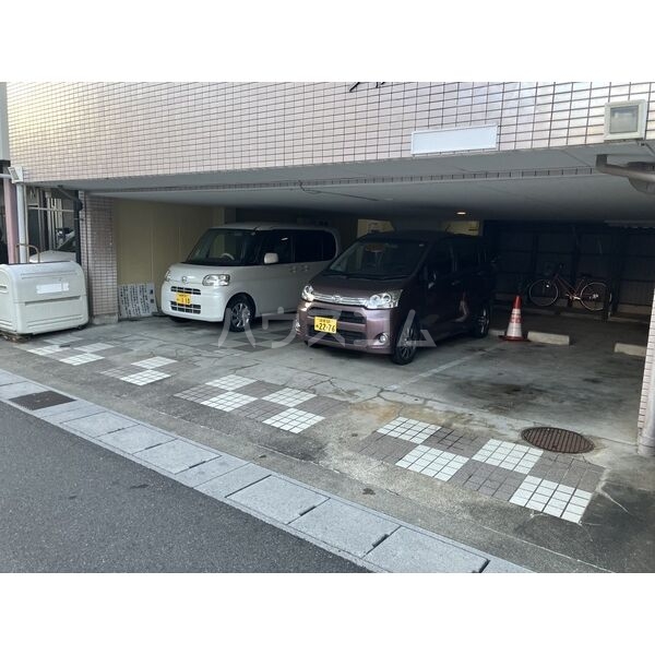 18/20 駐車場