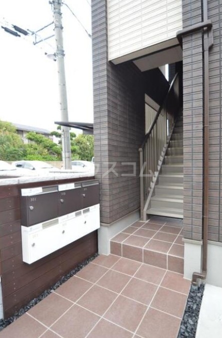 26/30 エントランス