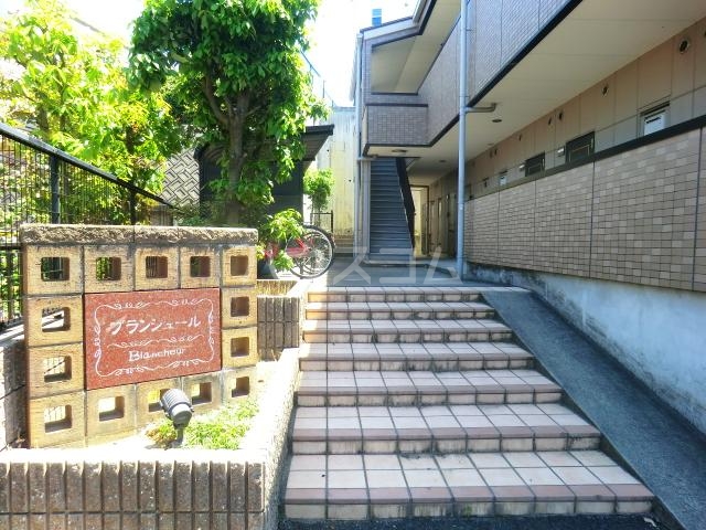 21/23 エントランス