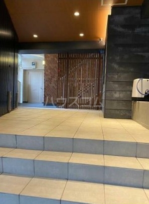 13/20 エントランス