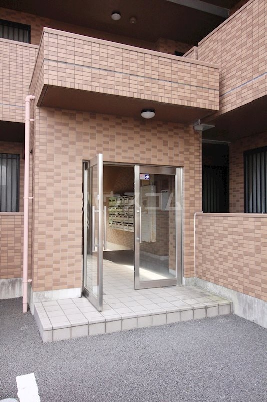 18/20 エントランス