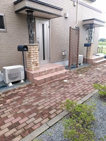 23/25 エントランス