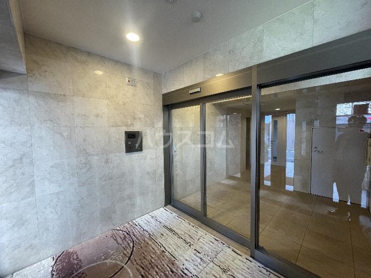 17/18 エントランス