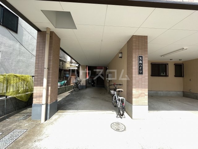 21/30 エントランス