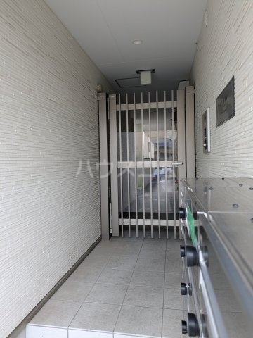 20/23 エントランス