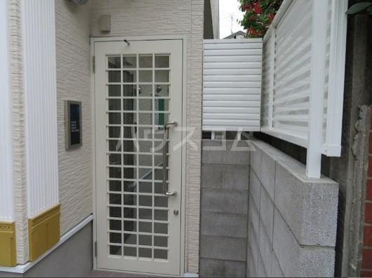 27/30 エントランス