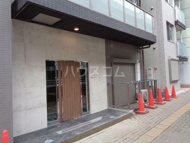 17/27 エントランス