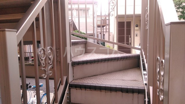 27/30 エントランス