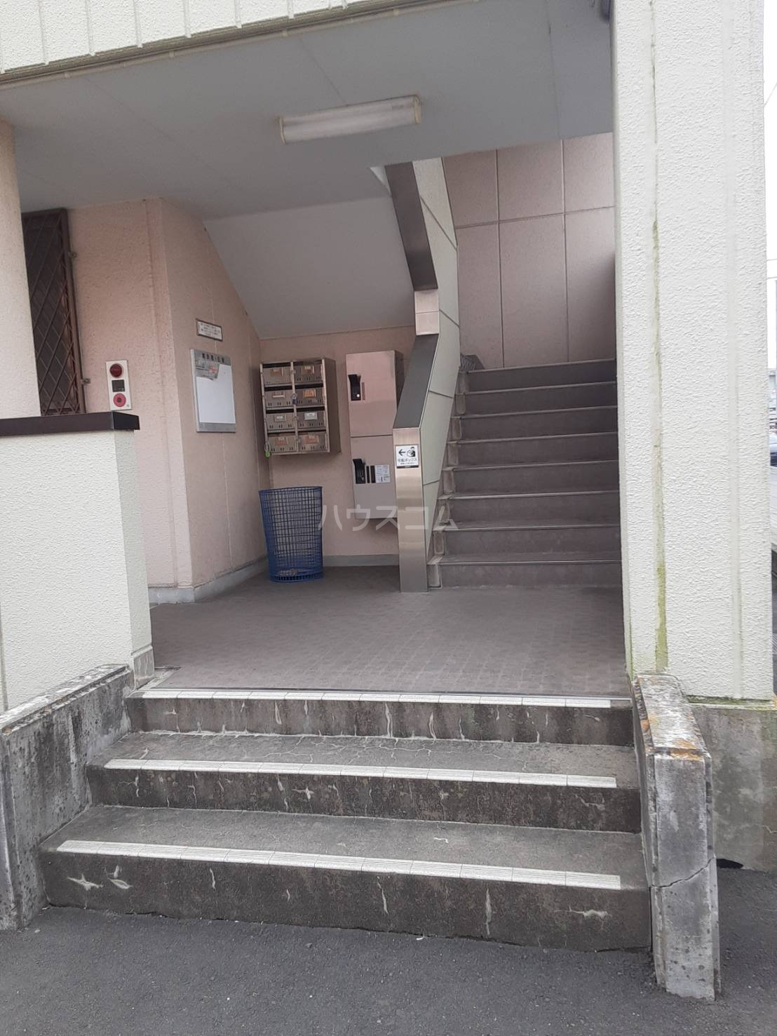 25/30 エントランス