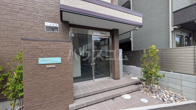 20/21 エントランス