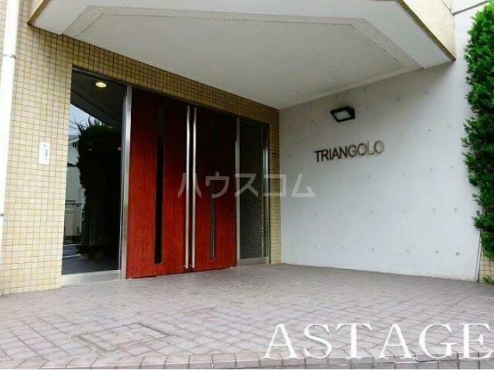 21/30 エントランス