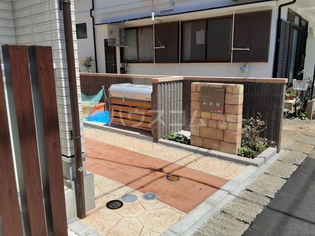 21/30 エントランス