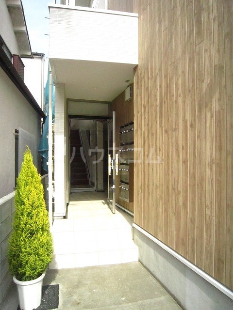 14/18 エントランス