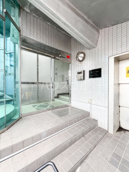 26/30 エントランス