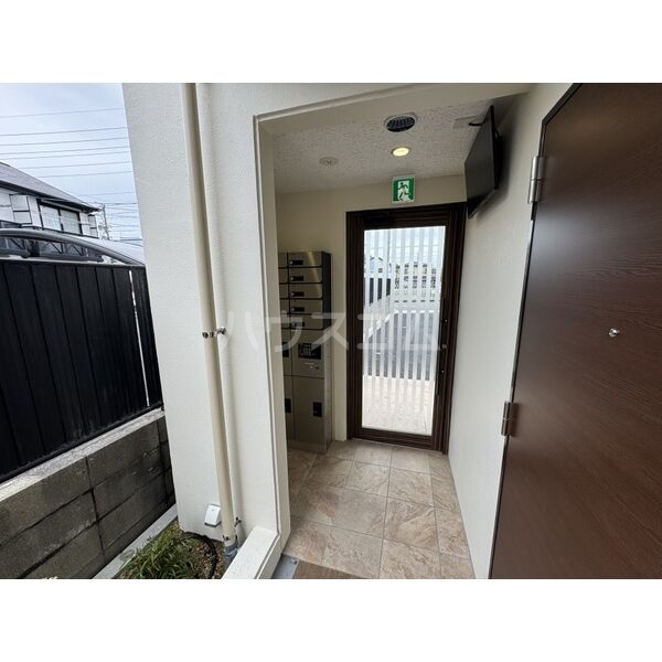 23/30 エントランス