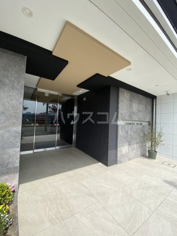 26/29 エントランス