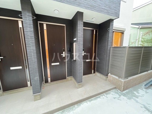 24/30 エントランス