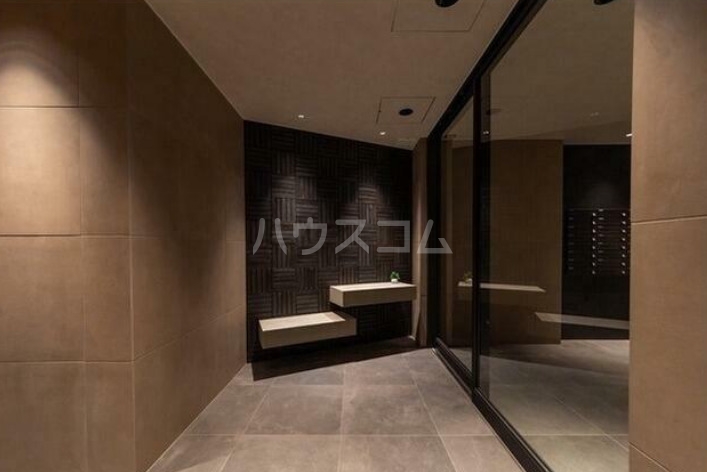 13/16 エントランス