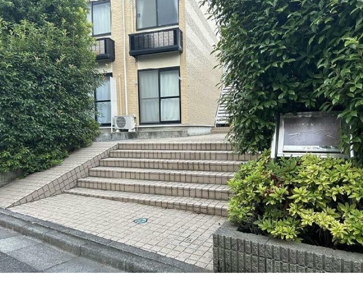 13/25 エントランス