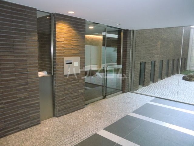 13/23 エントランス