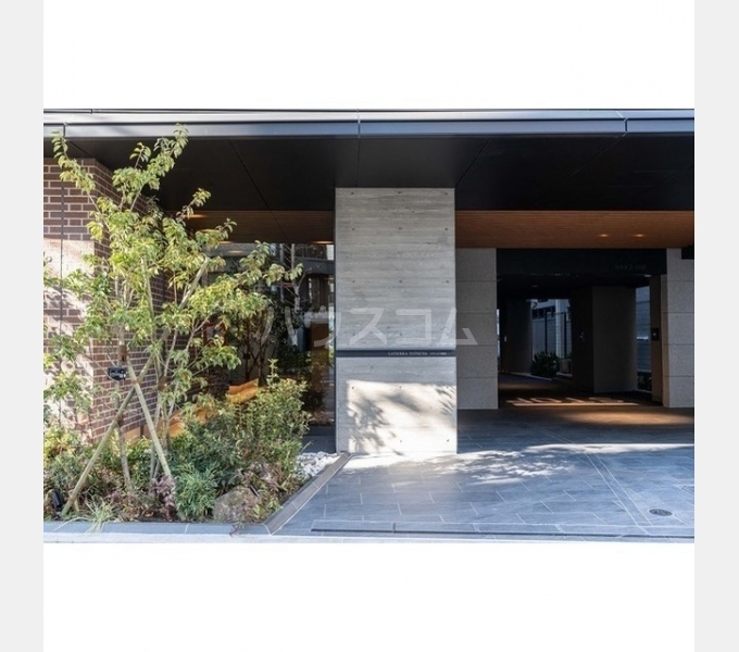 22/30 エントランス