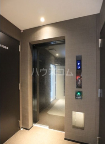 21/27 エントランス