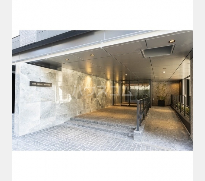 20/26 エントランス