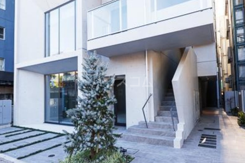 21/27 エントランス