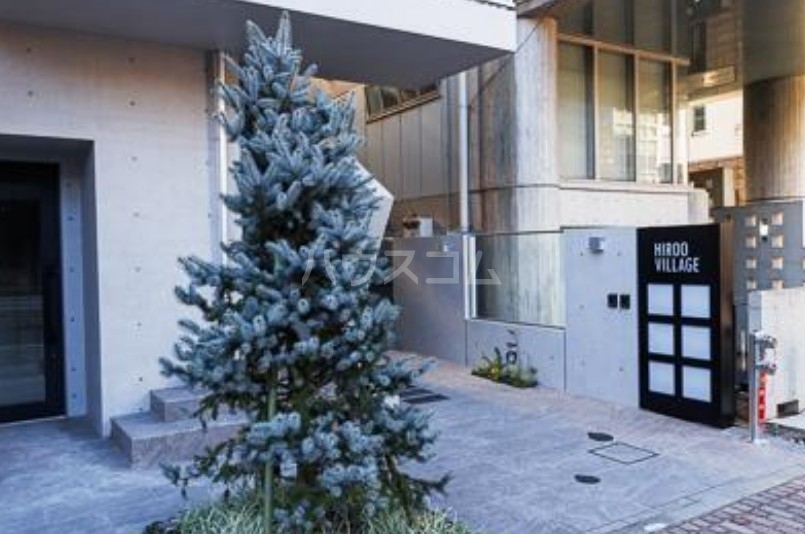 22/27 エントランス