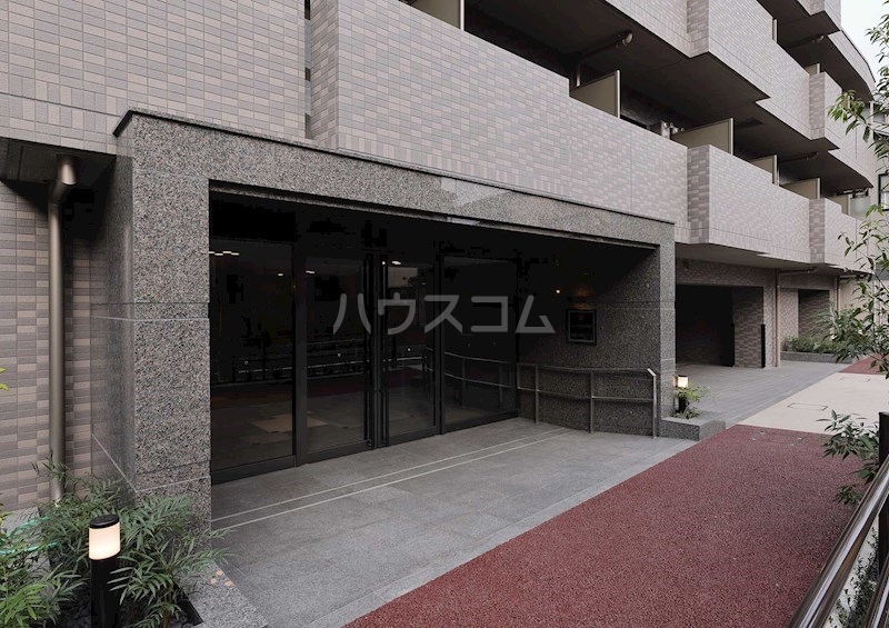 23/29 エントランス