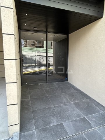 25/29 エントランス