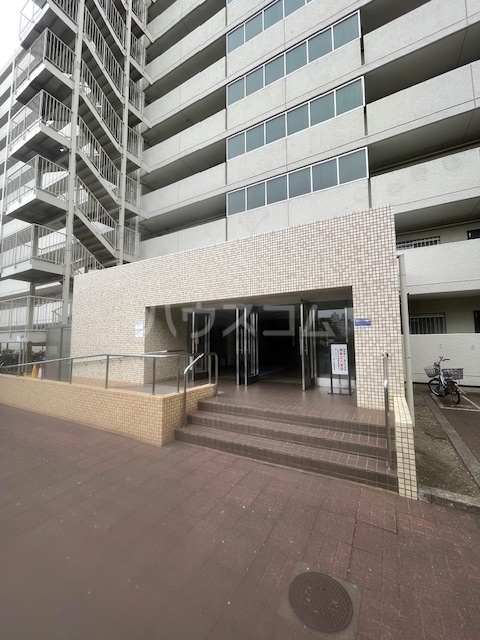 28/30 エントランス