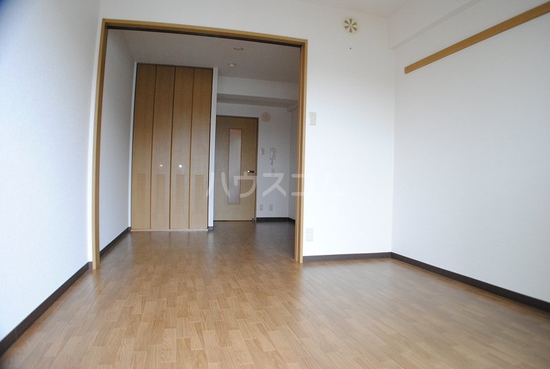 18/27 エントランス