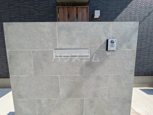 26/27 エントランス