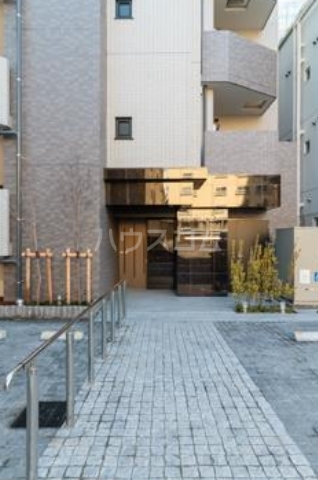 16/18 エントランス