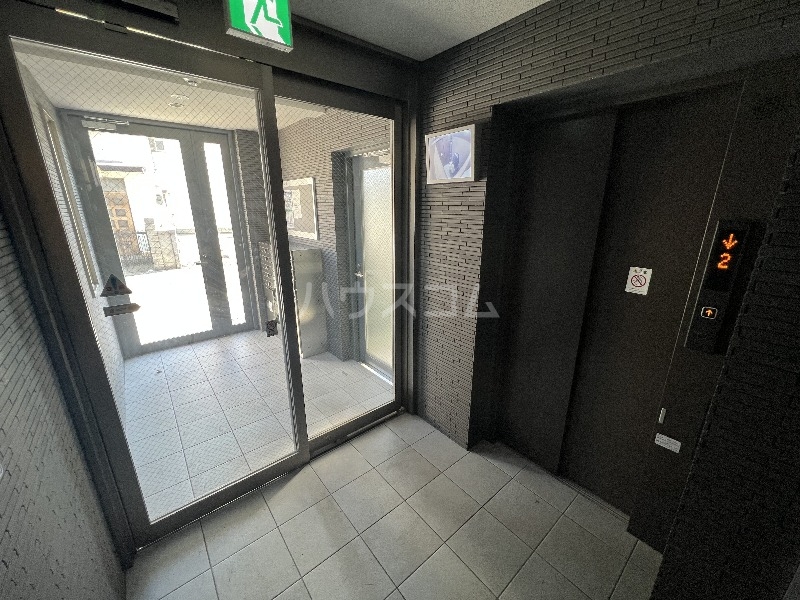 28/30 エントランス