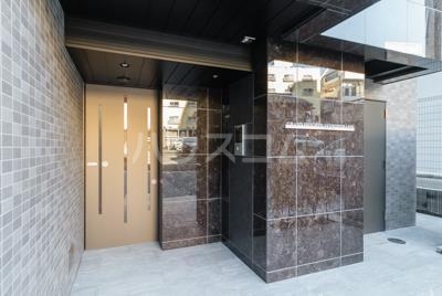 16/18 エントランス