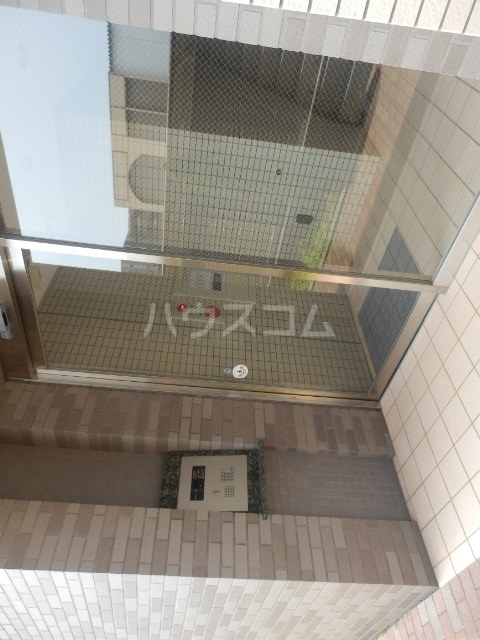 20/30 エントランス