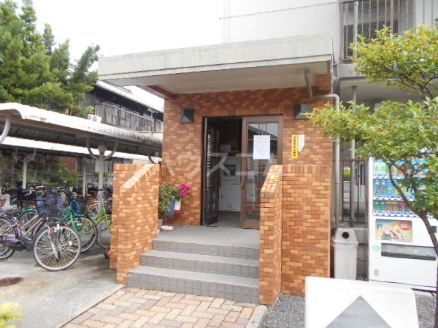 16/25 エントランス