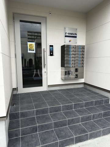 23/29 エントランス