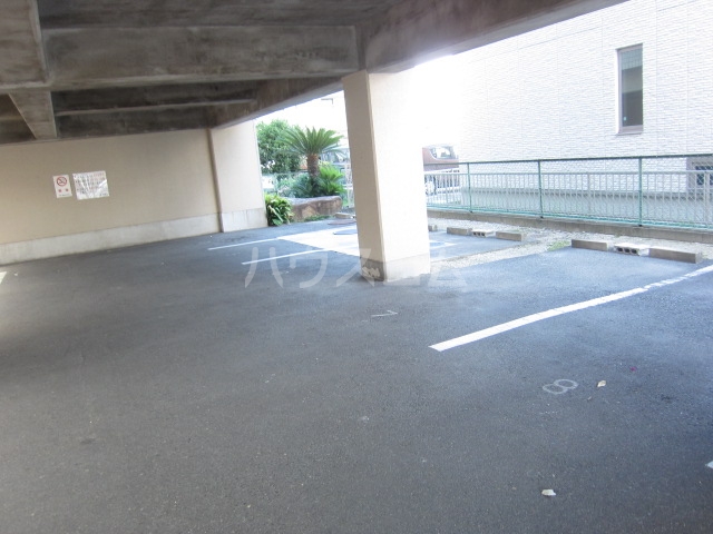 28/30 駐車場