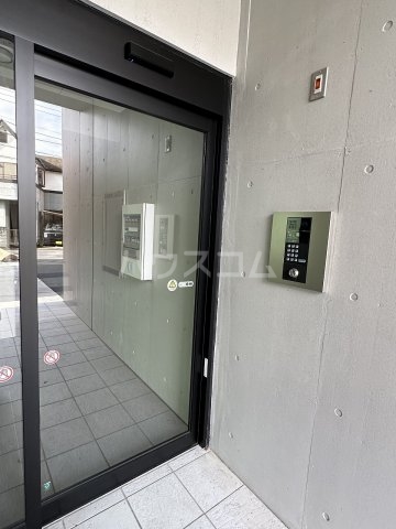 21/27 エントランス