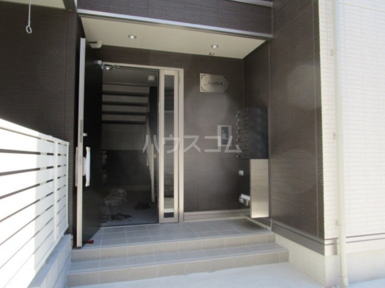 16/16 エントランス