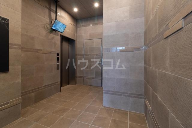 16/23 エントランス