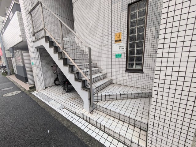 20/30 エントランス